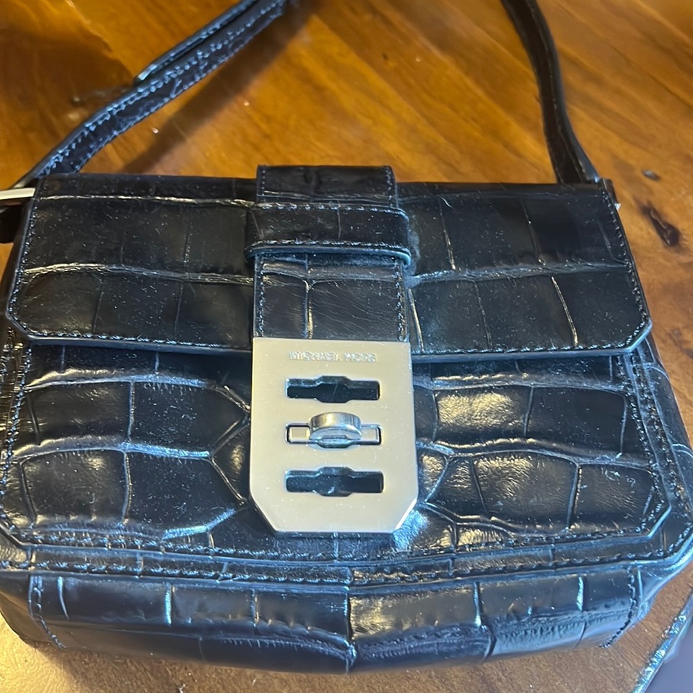 Michael Kors Cross Body — Leather